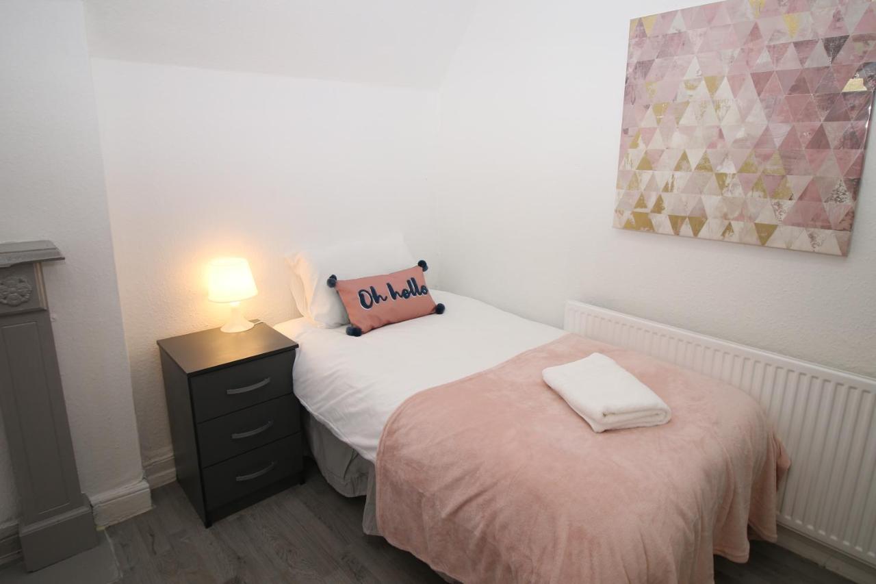 Free Local Parking - Fast Wifi - Sleeps 10 Guests By Property Promise Cardiff Exterior photo