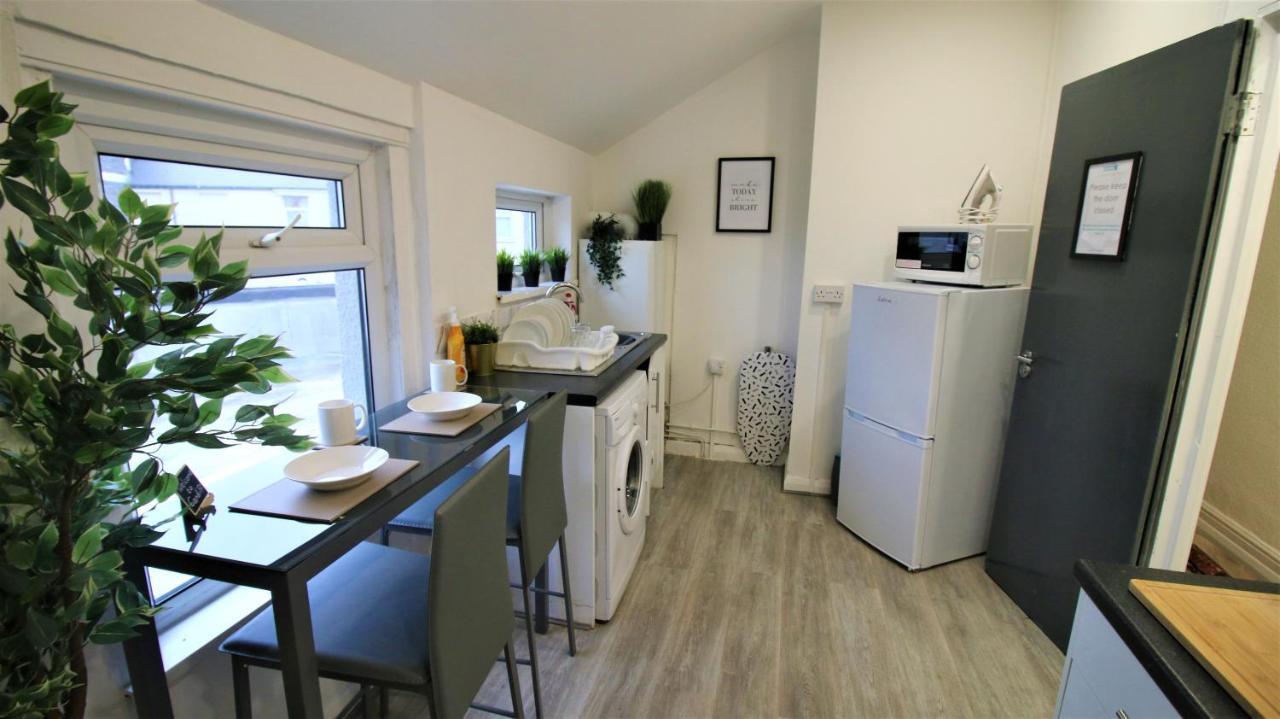 Free Local Parking - Fast Wifi - Sleeps 10 Guests By Property Promise Cardiff Exterior photo